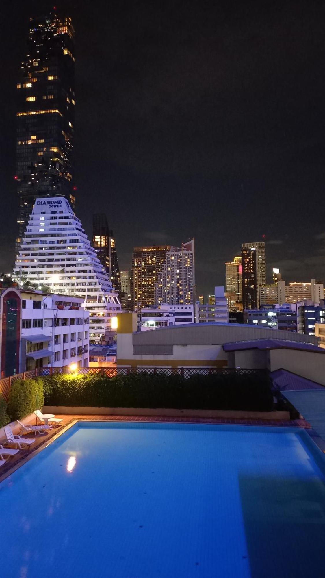 Panoramic City View Room At Silom バンコク都 エクステリア 写真