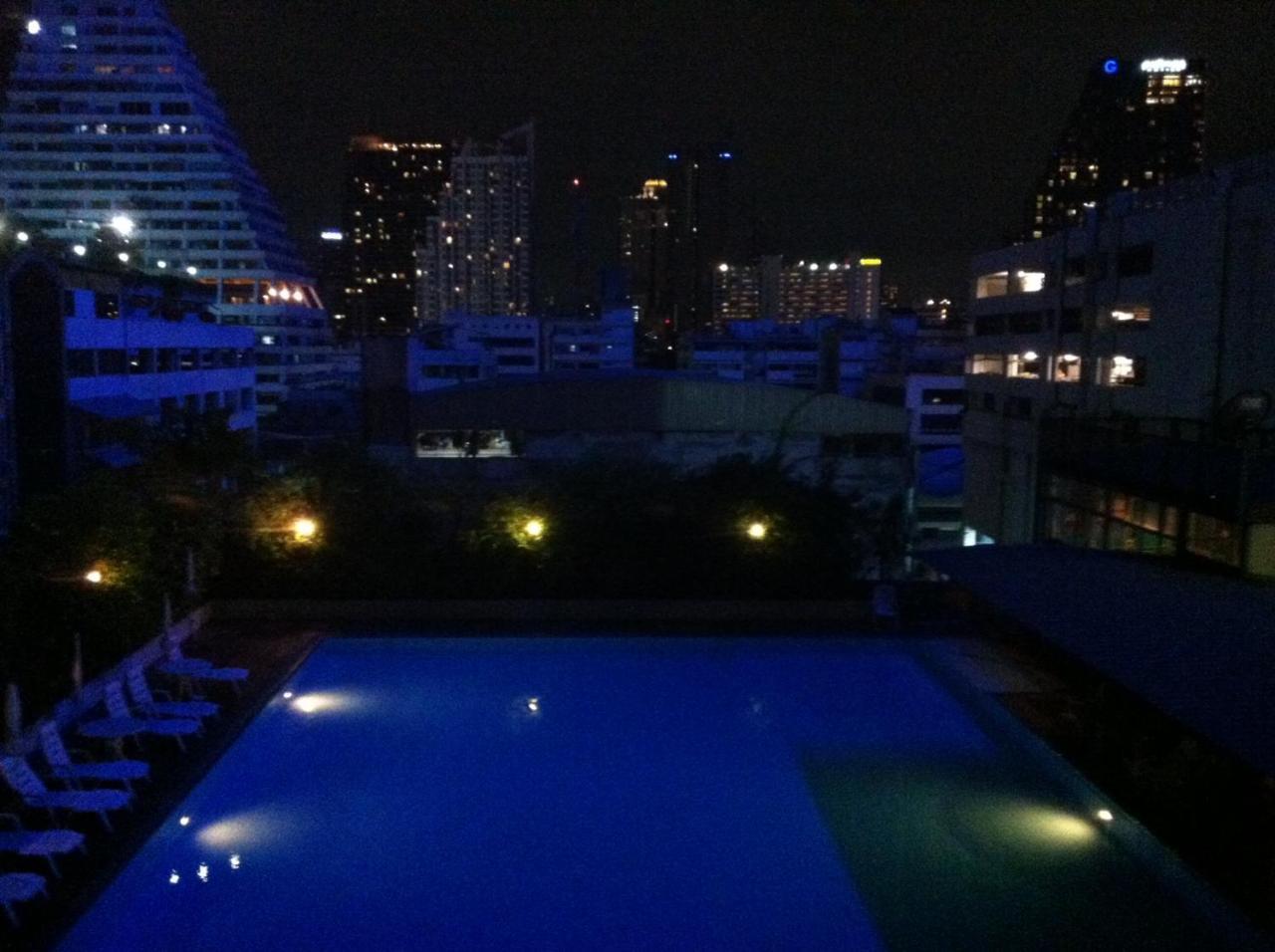 Panoramic City View Room At Silom バンコク都 エクステリア 写真